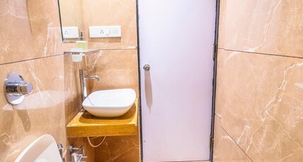 Hotel Bhabha Room Type - Standard Double Room with Air Conditioning