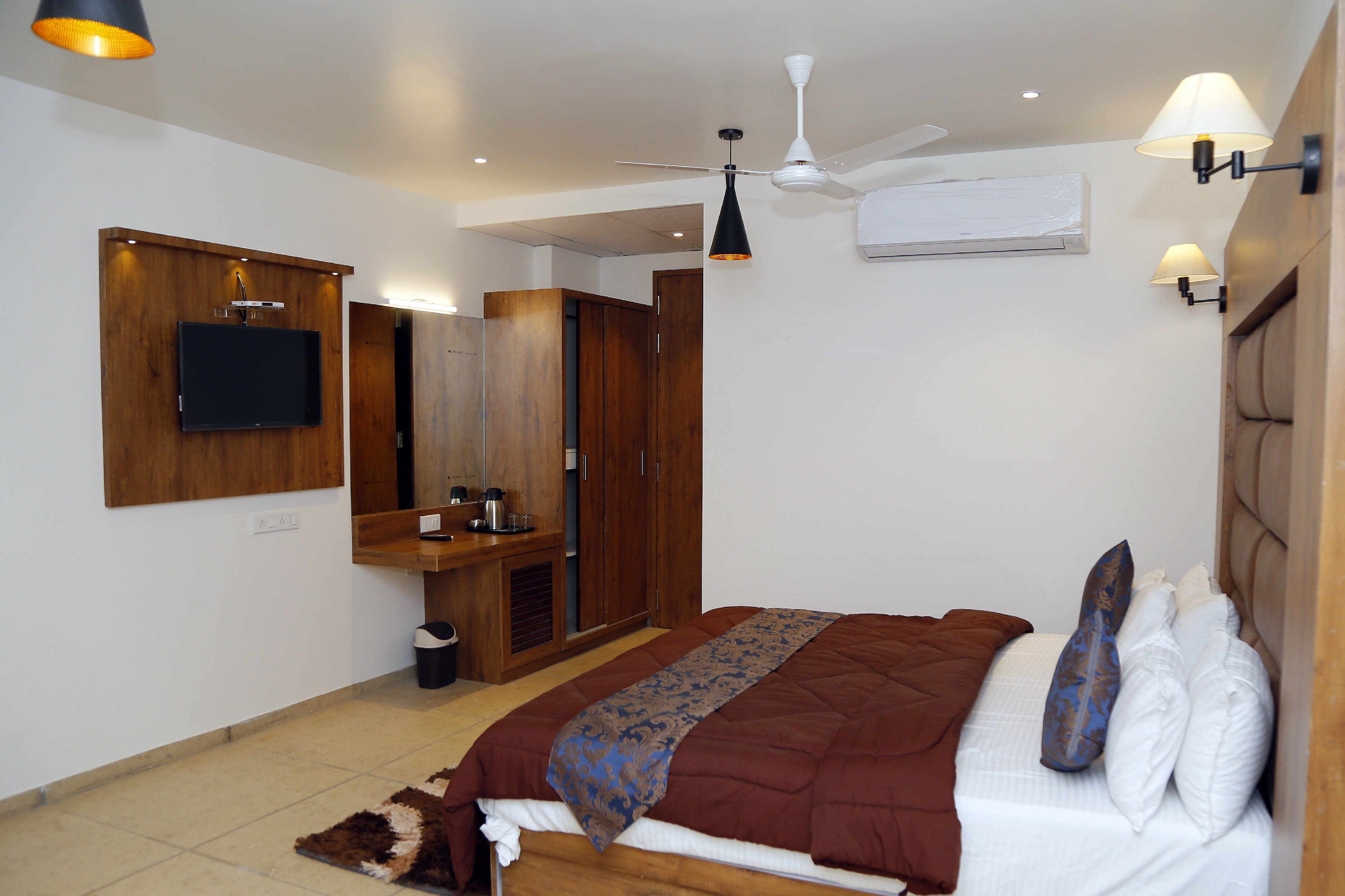 Hotel Bhabha Room Type - SUPERIOR ROOM