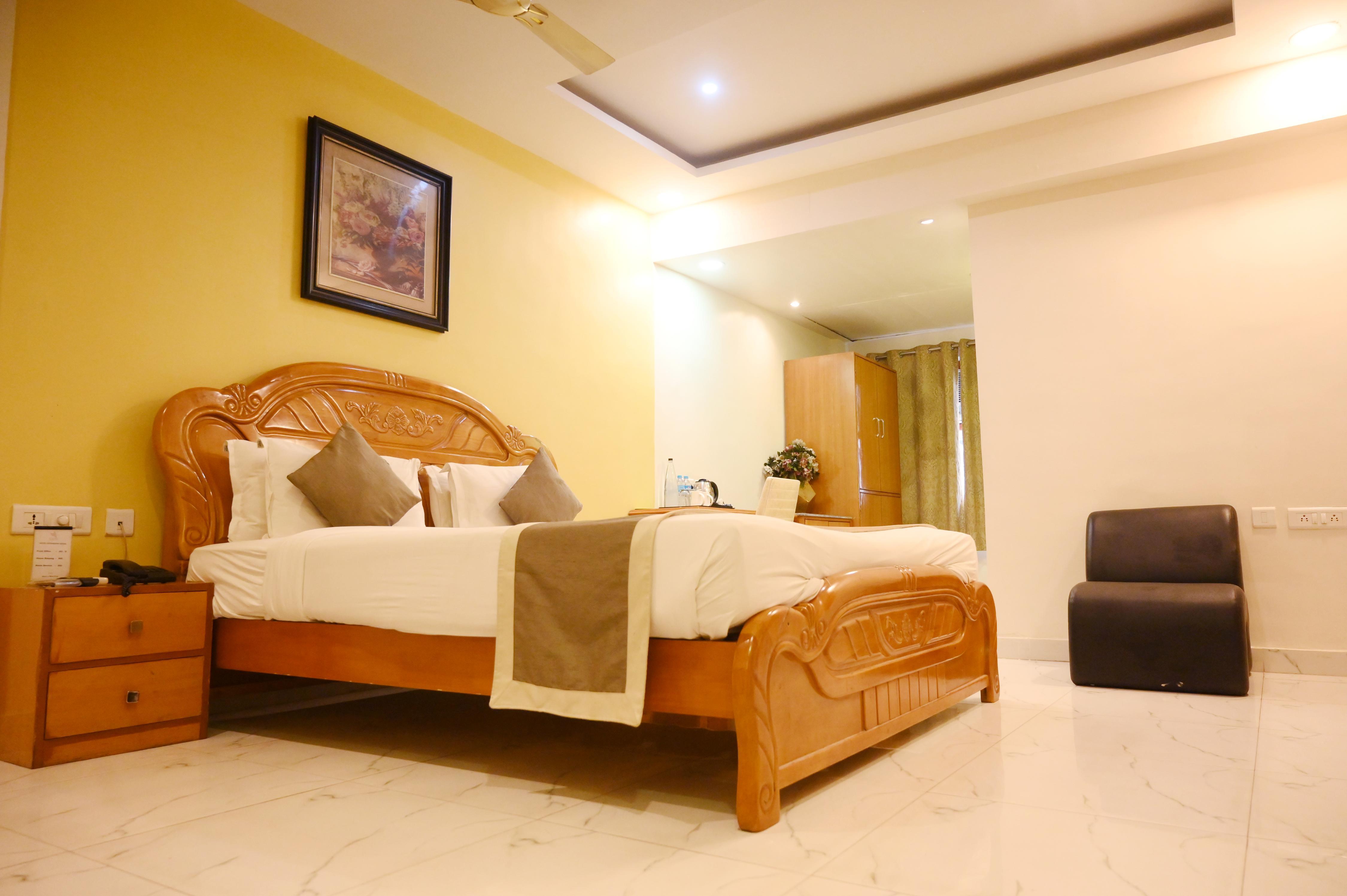 HOTEL VAIBHAV INN - Tap to explore photos
