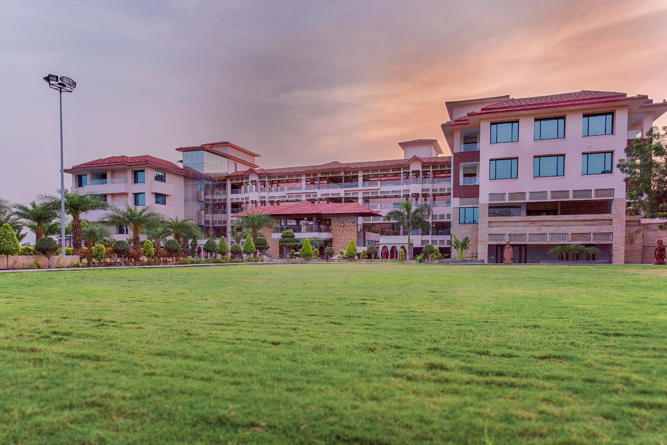 Crescent Spa & Resort