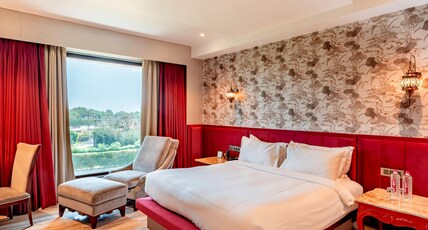 Crescent Spa & Resort Room Type - Executive Suite Room