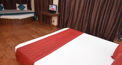 LE TALBOT HOTEL Room Type - FAMILY SUITE (A LARGE ROOM WITH 2 DBL BEDS WITH ONE WASH ROOM-- VALLEY FACING VIEW)