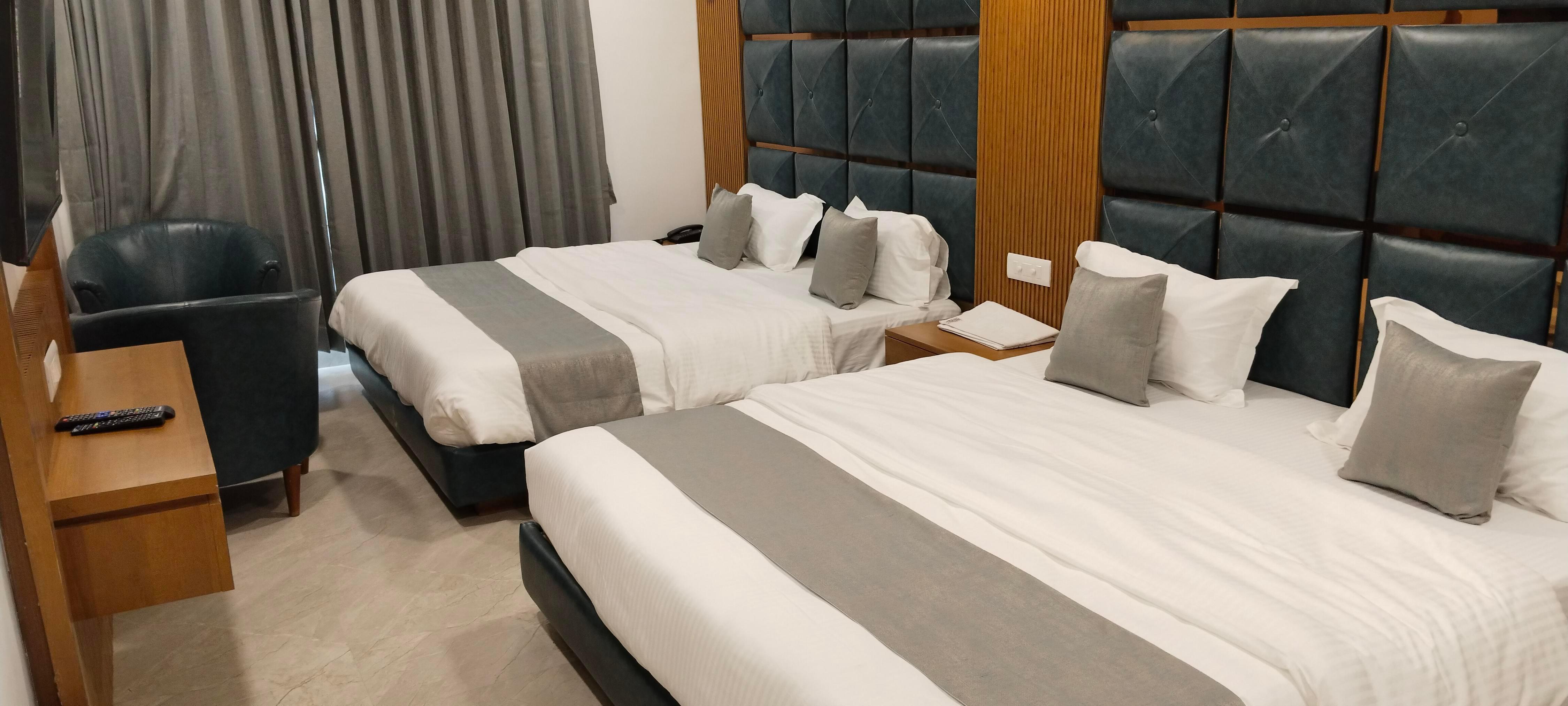 Hotel omkar Palace - Tap to explore photos