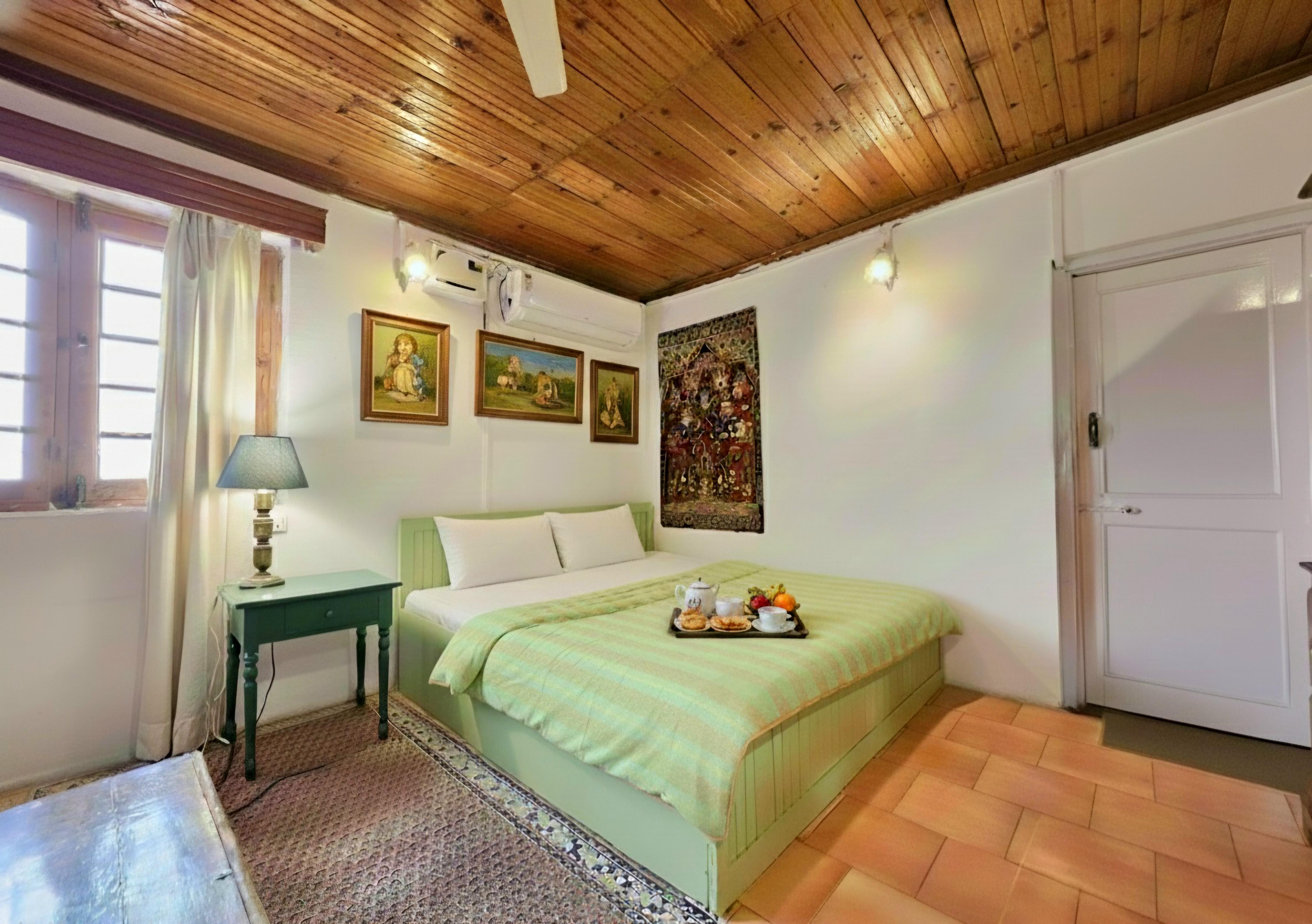 Mountview Heritage Villa (Nearby Dal Lake) Room Type - Premium Room with Hot and Cold AC (Lake View) Mountview Heritage Villa (Nearby Dal Lake) Room Type - Premium Room with Hot and Cold AC (Lake View)