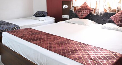 Hotel Barahdari Room Type - Deluxe Triple Bed Room