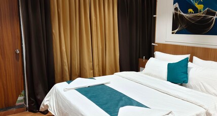 Hotel Saffronn Room Type - AC Deluxe Room