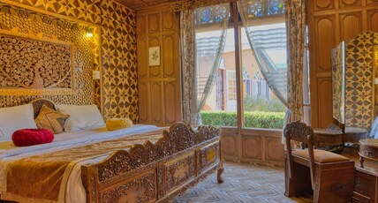 Best View Group of Houseboats | Only Houseboat with Pvt Island Room Type - HERITAGE LUXURY ROOM WITH AC