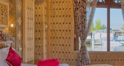 Best View Group of Houseboats | Only Houseboat with Pvt Island Room Type - PASHMINA SUITE
