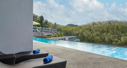 Patong Bay Hill Resort Room Type - One Bedroom Suite Pool Access