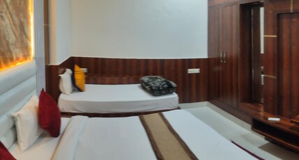 Bedweiser Backpackers Hostel Room Type - AC Deluxe 3 Bed Room With Attached Bathroom