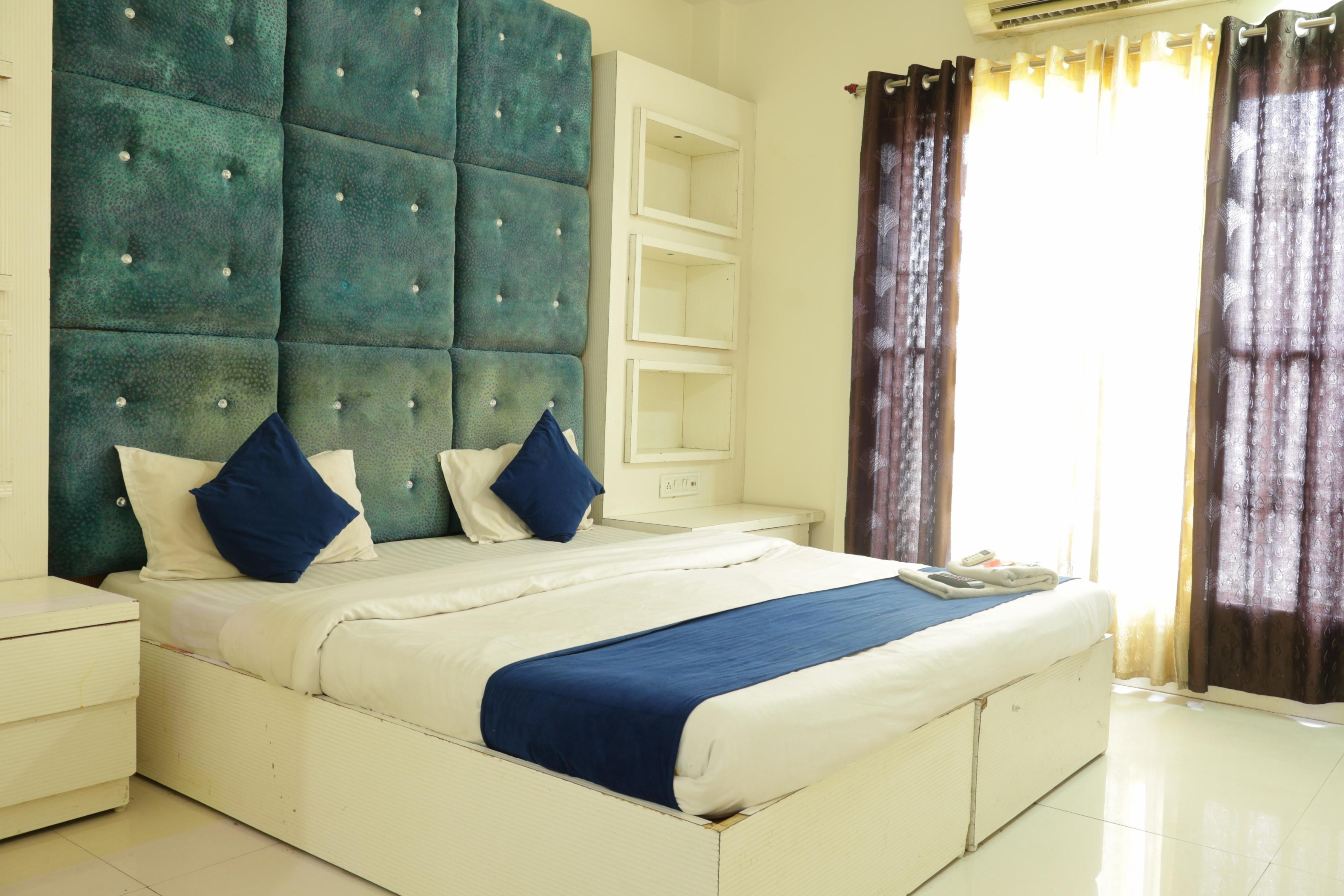 Hotel Kanchan Palace - Tap to explore photos