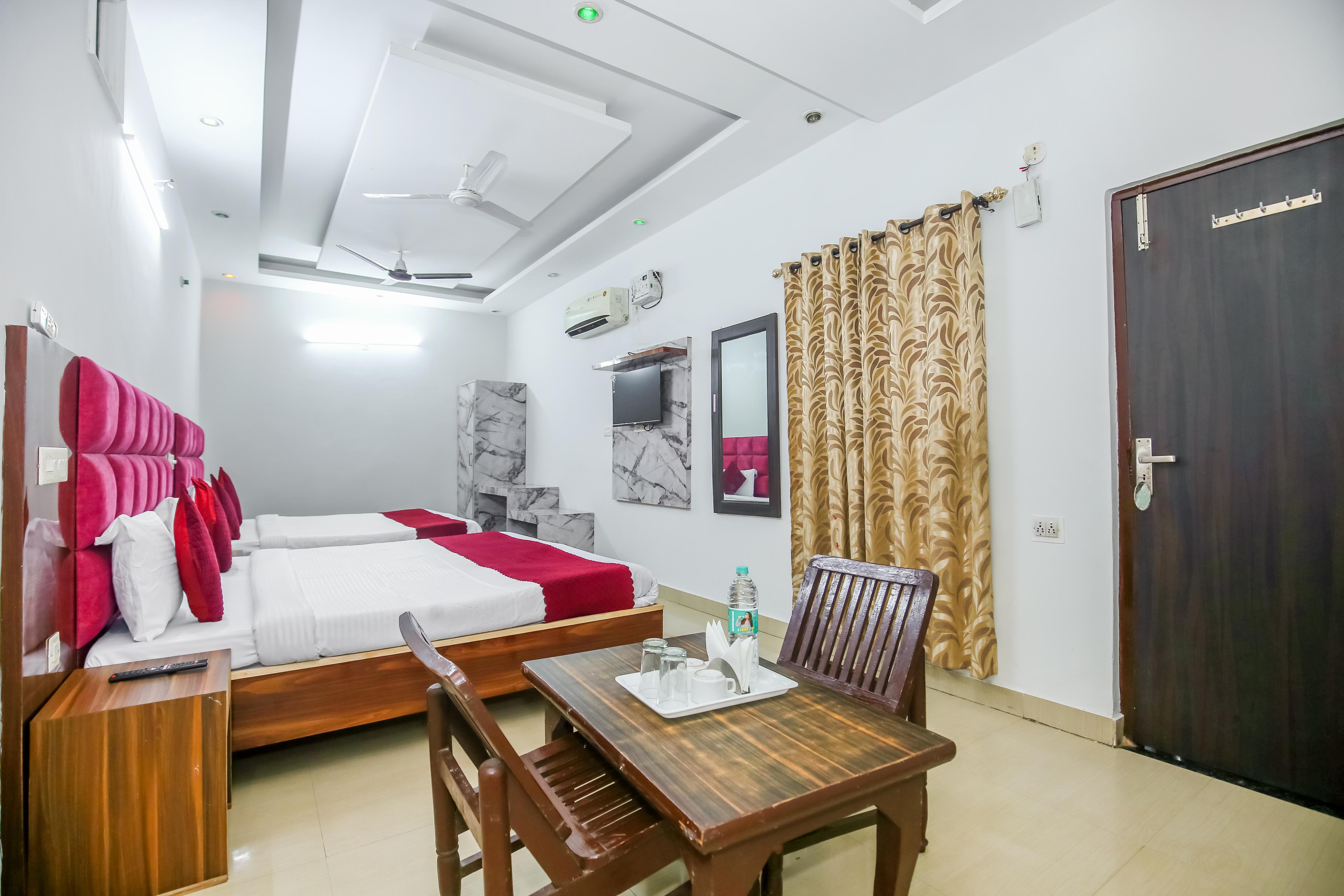 Hotel Empire Inn - Tap to explore photos