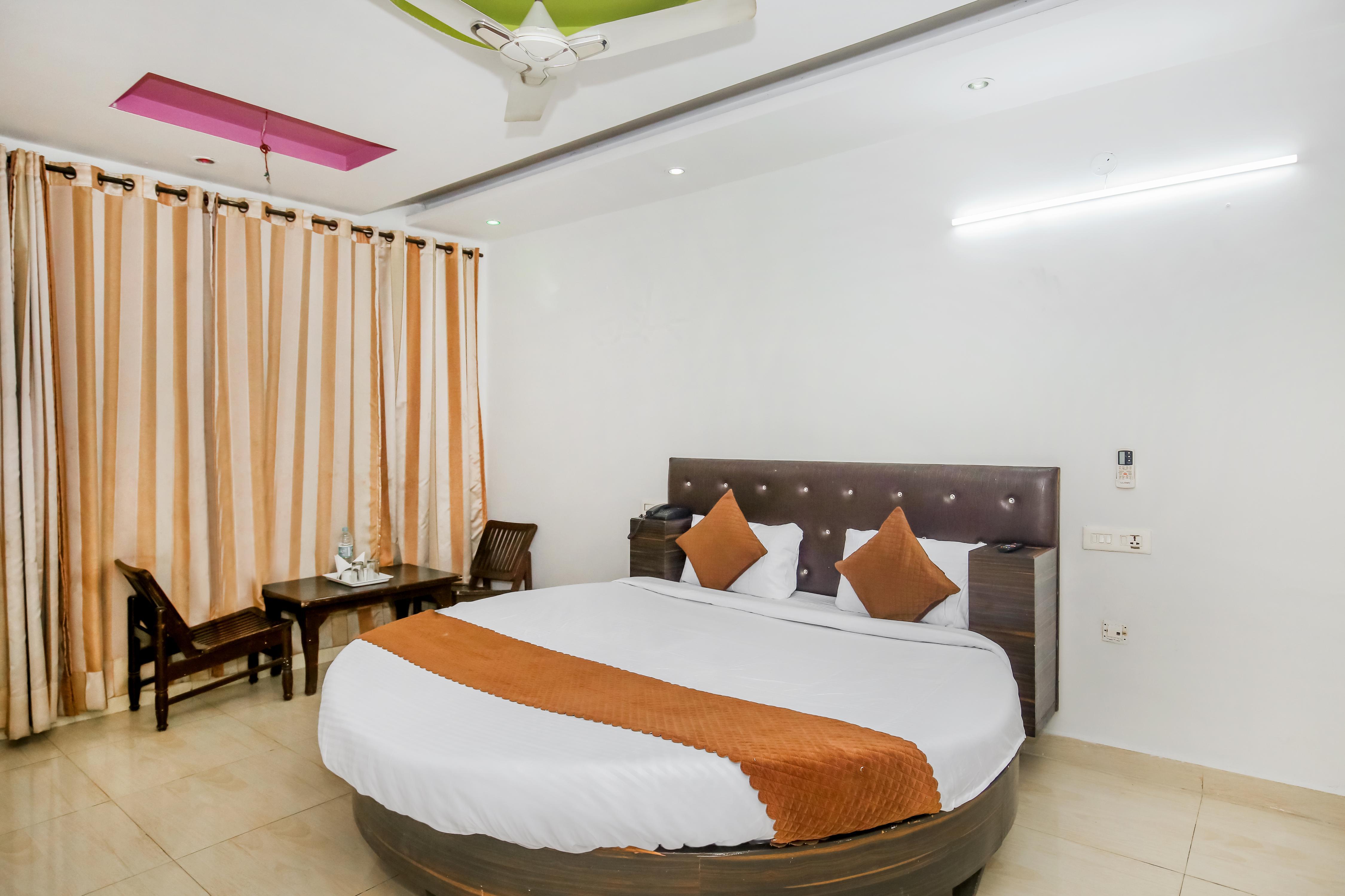 Hotel Empire Inn Room Type - Premium Room with City View