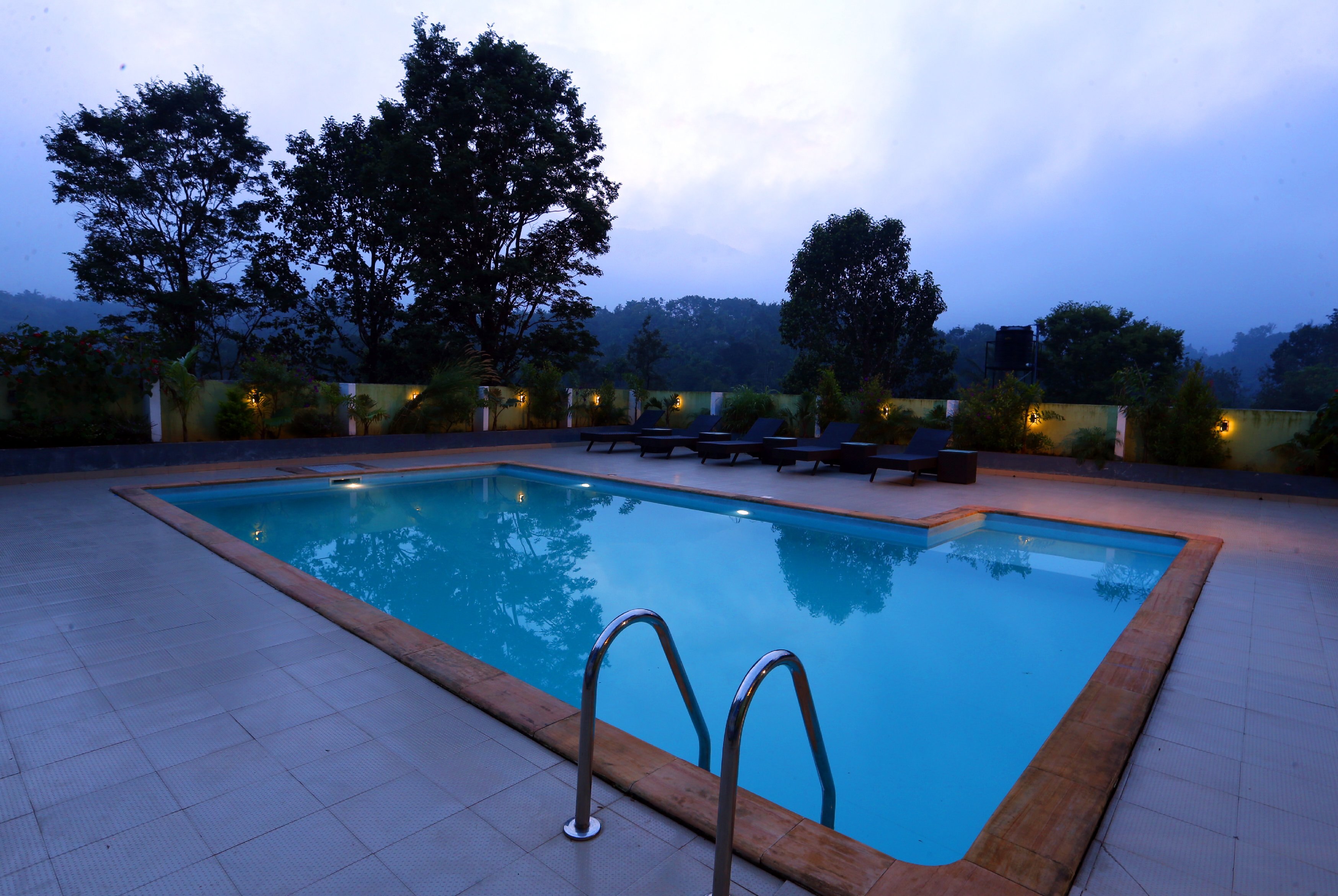 The Girassol Serviced Villa | Rooms & Suites - Tap to explore photos