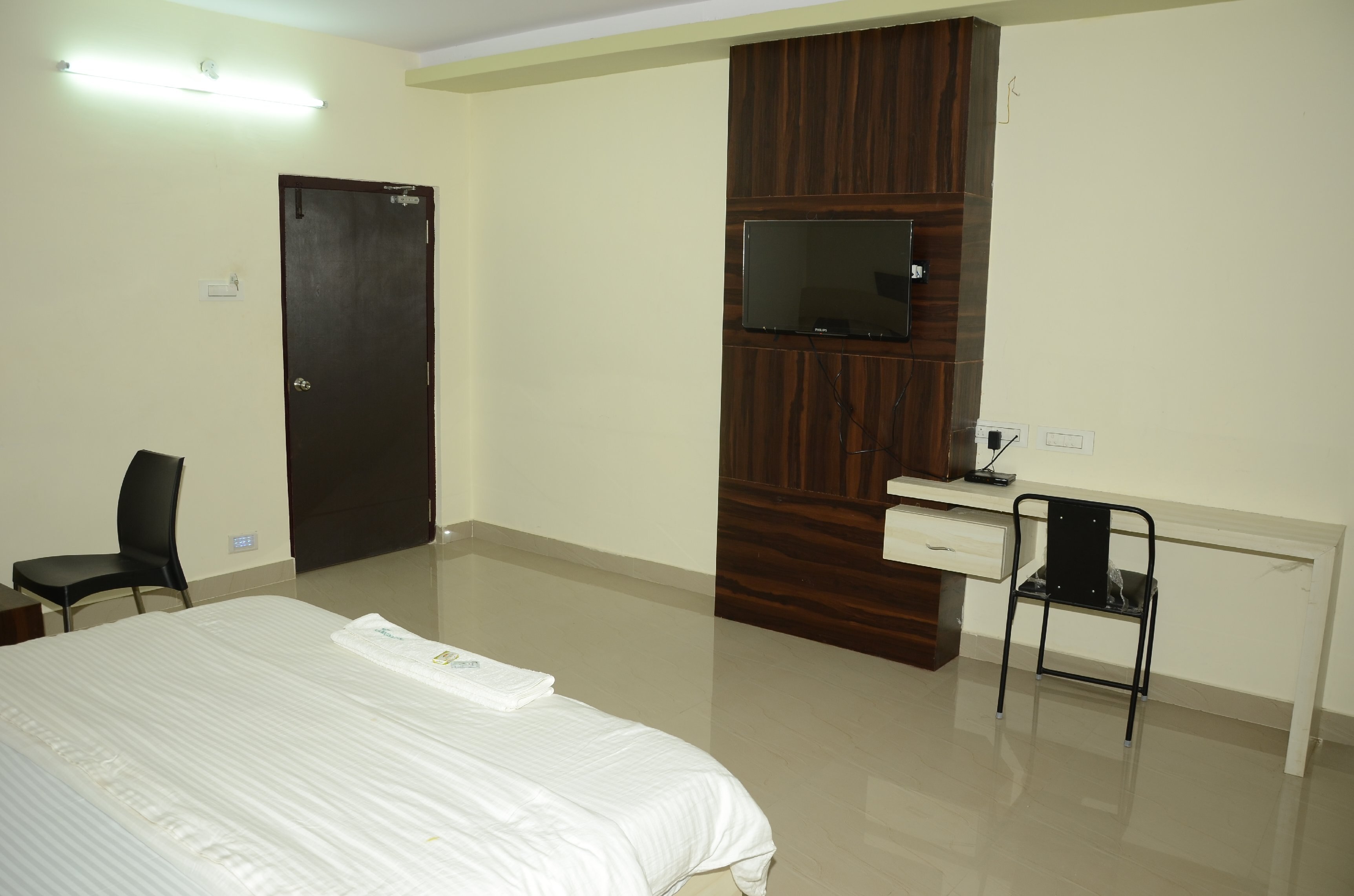 Garuda Inn a/c - Tap to explore photos