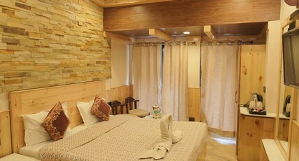 Hotel Capri @ Mall Road Room Type - Triple bed Lake View Room with Balcony (3rd and 4th floor) Hotel Capri @ Mall Road Room Type - Triple bed Lake View Room with Balcony (3rd and 4th floor)