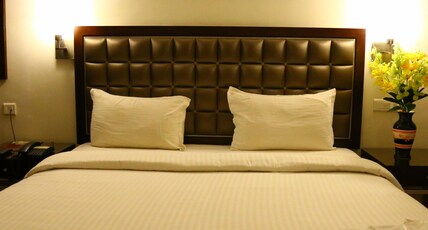 THE REGENCY HOTEL Room Type - Deluxe Room THE REGENCY HOTEL Room Type - Deluxe Room