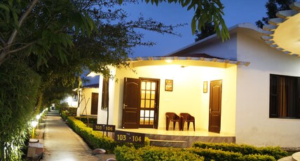 Corbett Treat Resort Room Type - Deluxe Cottage Room with Lawn View