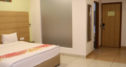 Ginger Noida, City Center Room Type - D-Luxe Queen Room