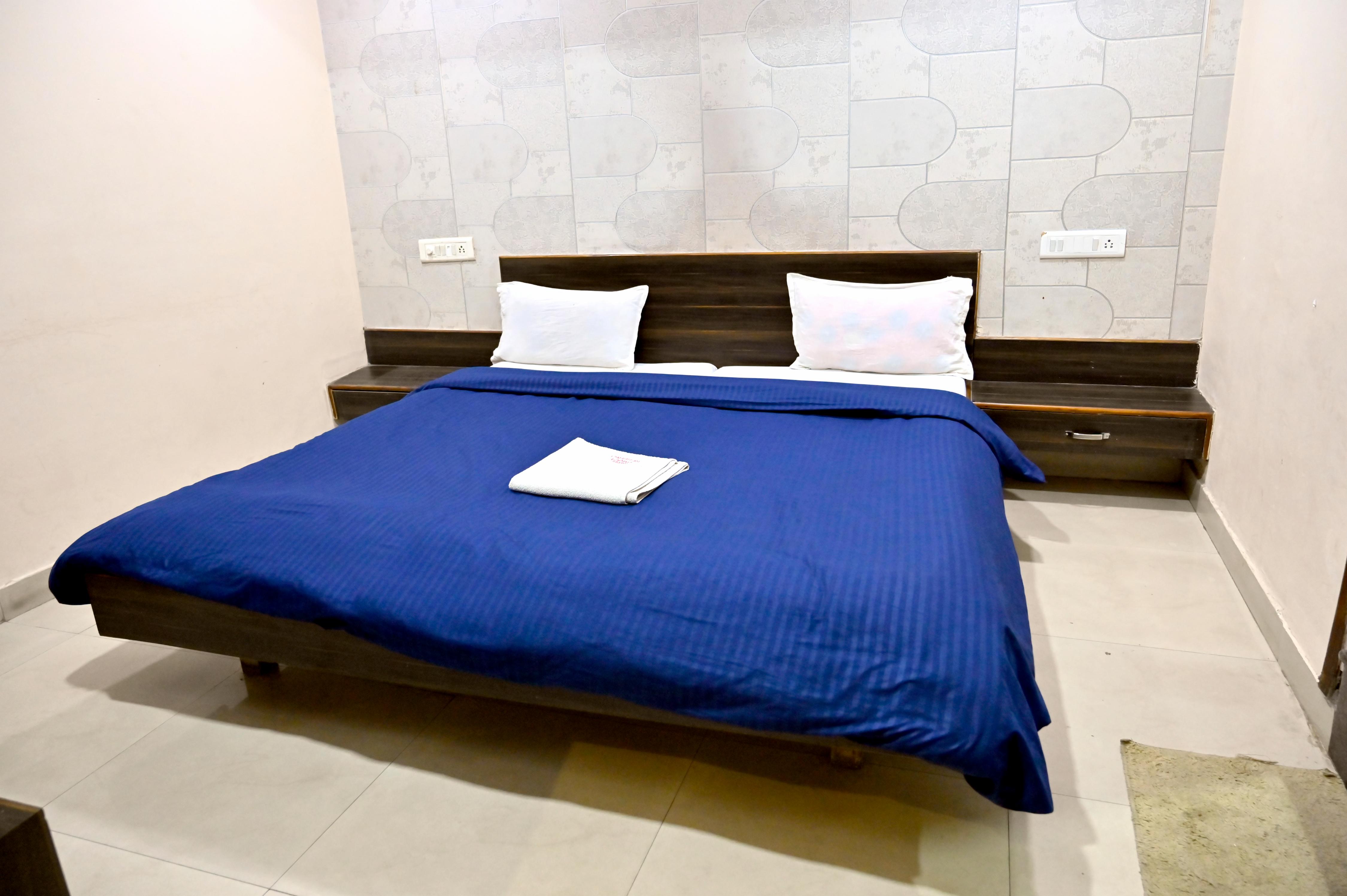 Hotel Shivam Palace - Tap to explore photos