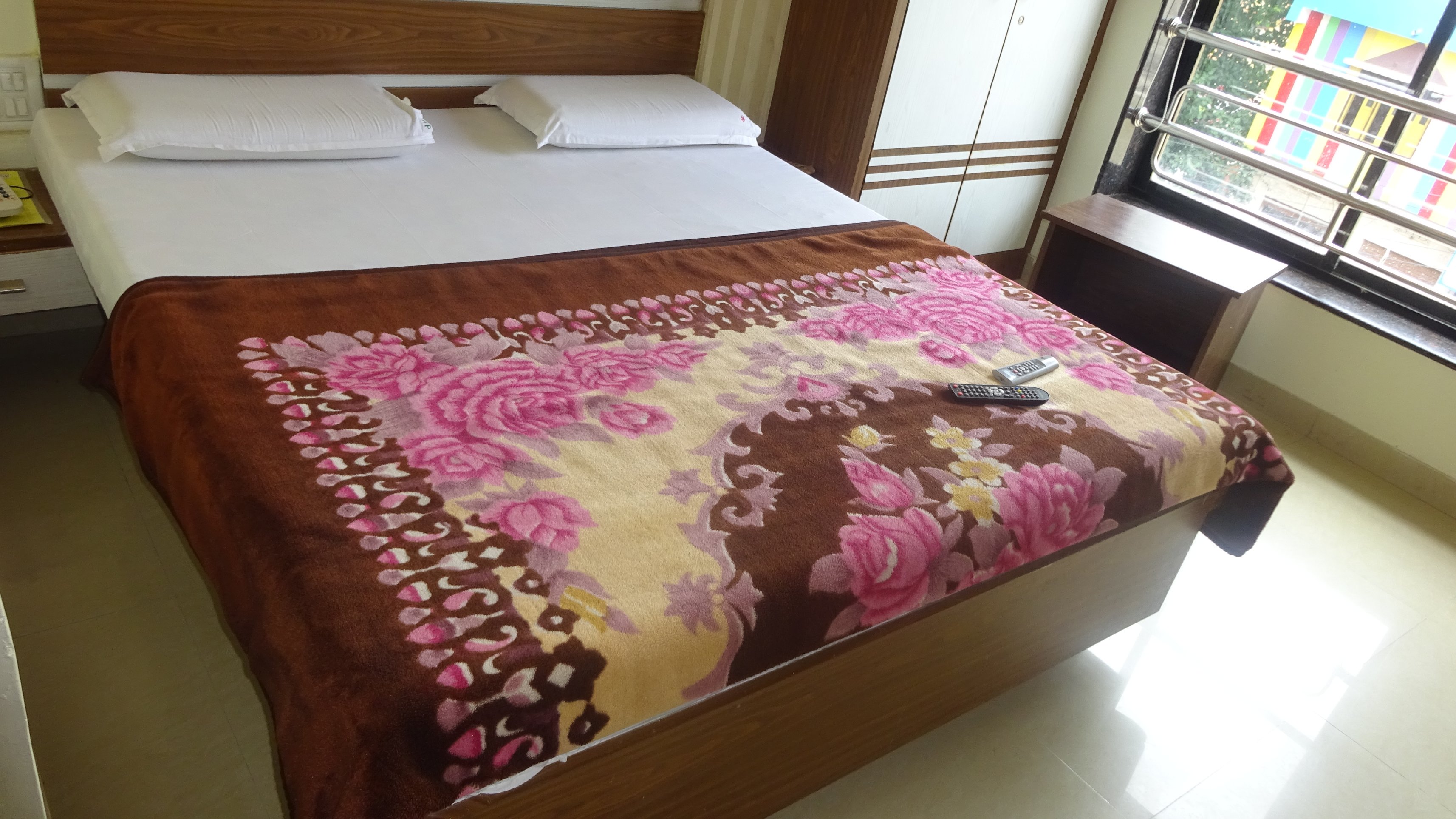 Hotel Shri Hari Prem Room Type - Deluxe Triple Room - AC