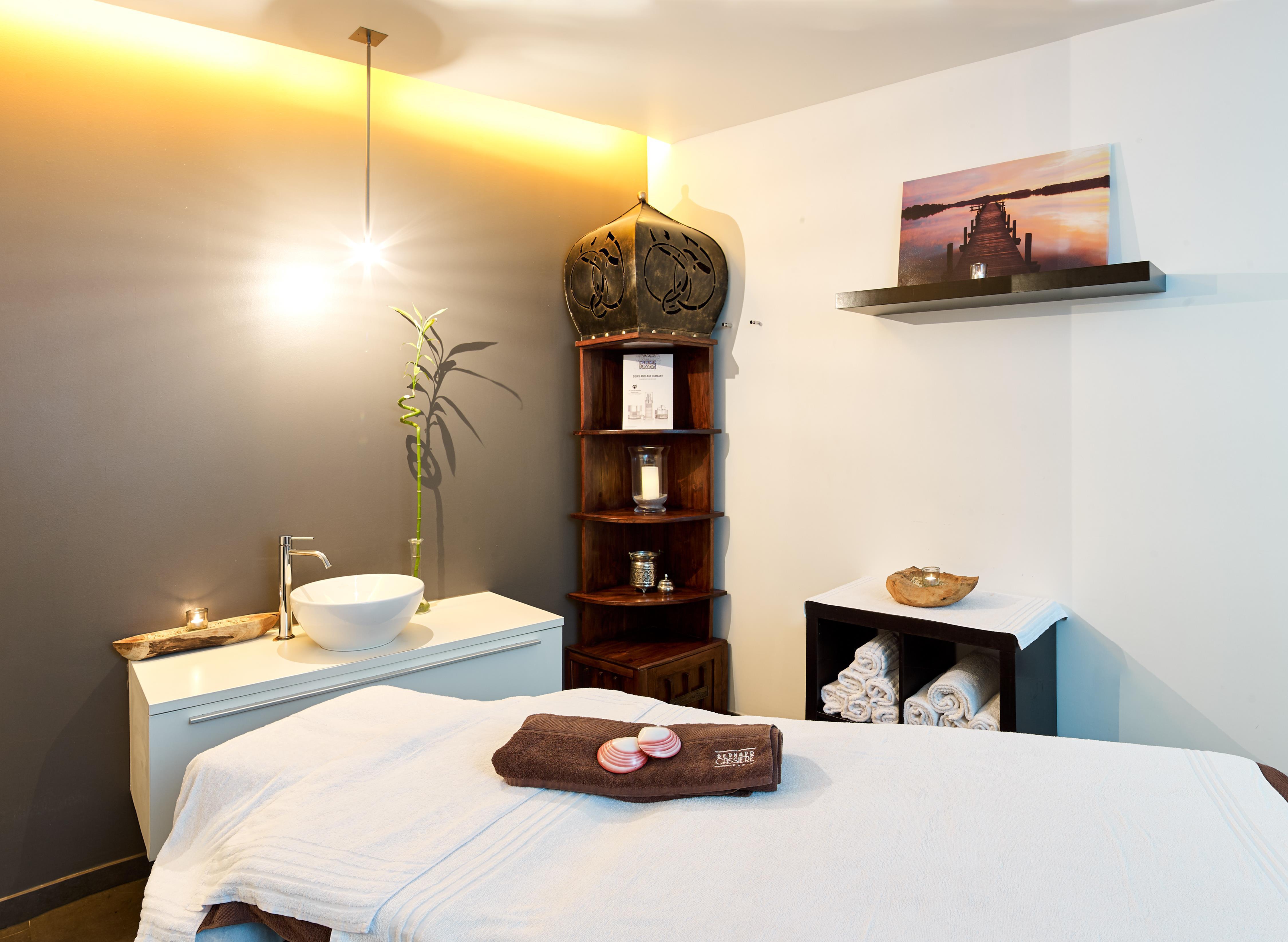 Radisson Blu Balmoral Hotel, Spa - Tap to explore photos