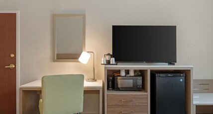 Best Western Wesley Chapel Room Type - Accessible - 2 Queen, Mobility Accessible, Communication Assistance, Roll In Shower, Microwave And R Best Western Wesley Chapel Room Type - Accessible - 2 Queen, Mobility Accessible, Communication Assistance, Roll In Shower, Microwave And R