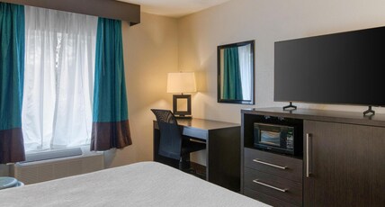 Best Western Waldo Inn and Suites Room Type - 1 King Bed, Non-Smoking, Microwave And Refrigerator, Wi-Fi, Full Breakfast