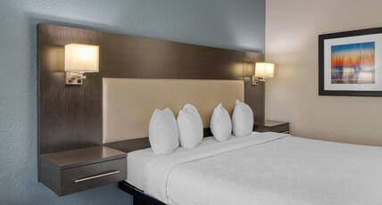 Best Western Waldo Inn and Suites Room Type - 1 King Bed, Non-Smoking, Pet Friendly Room, High Speed Internet Access, Microwave And Refrigerator, 
