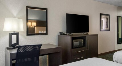 Best Western Waldo Inn and Suites Room Type - Accessible - 2 Queen, Mobility Accessible, Bathtub, Non-Smoking, Full Breakfast