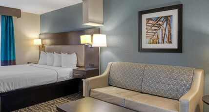 Best Western Waldo Inn and Suites Room Type - Suite-1 King Bed, Non-Smoking, Sofabed, Microwave And Refrigerator, Wi-Fi, Full Breakfast