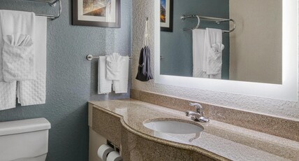 Best Western Waldo Inn and Suites Room Type - Suite-2 Queen Beds, Non-Smoking, Sofabed, Microwave And Refrigerator, Wi-Fi, Full Breakfast