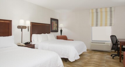 Hampton Inn by Hilton Siloam Springs Room Type - 2QN MOB HEARING ACC TUB NS