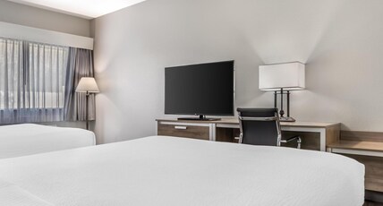 Best Western Wakulla Inn & Suites Room Type - 2 Queen Beds, Non-Smoking, High Speed Internet Access, Microwave And Refrigerator, Coffee Maker, Iro