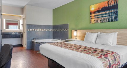 Best Western Lake Okeechobee Room Type - 1 King Bed, Non-Smoking, Downstairs, High Speed Internet Access, Jacuzzi, Microwave And Refrigerator Best Western Lake Okeechobee Room Type - 1 King Bed, Non-Smoking, Downstairs, High Speed Internet Access, Jacuzzi, Microwave And Refrigerator