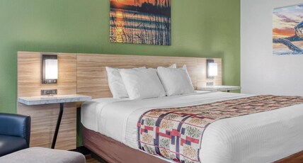 Best Western Lake Okeechobee Room Type - 1 King Bed, Mobility Accessible, Bathtub, Non-Smoking, Full Breakfast