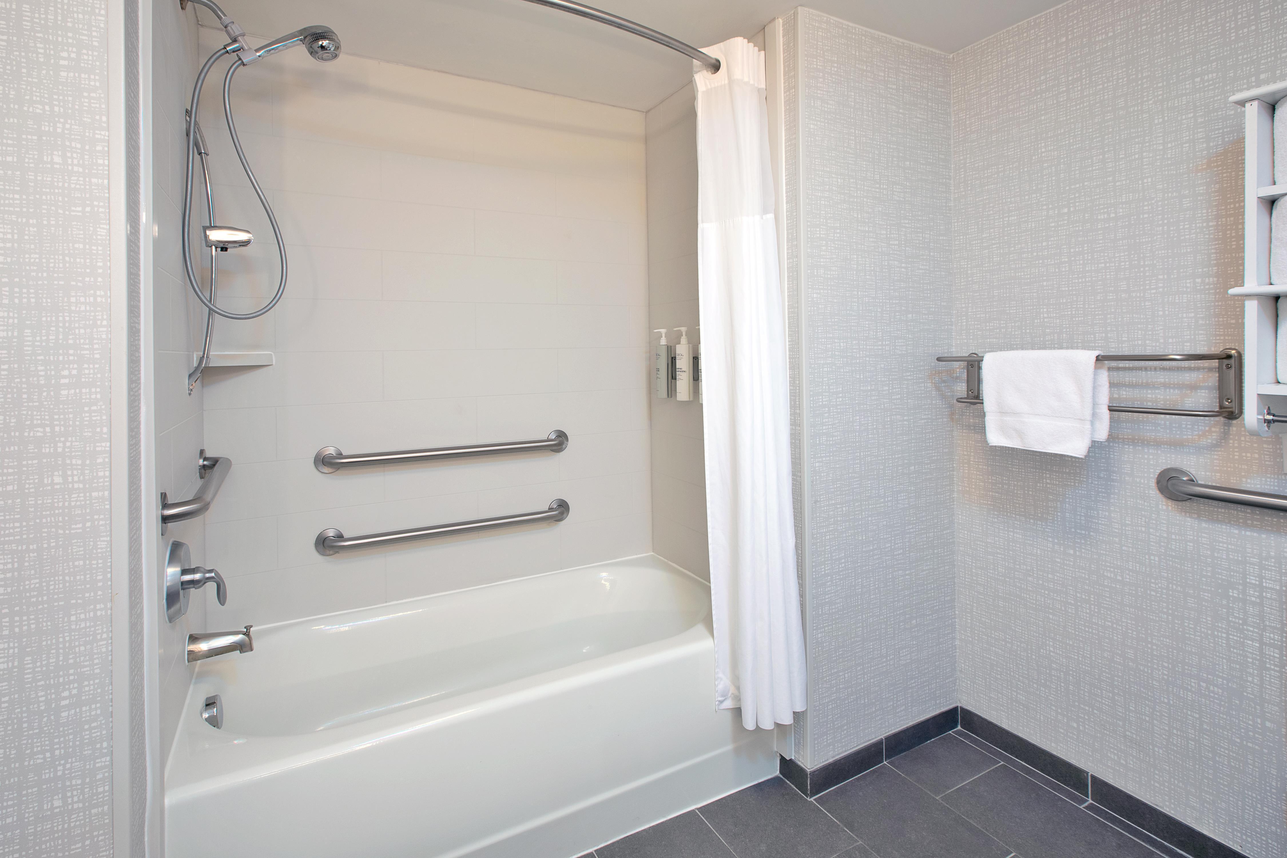 Hampton Inn and Suites St. Cloud Room Type - 1 KING MOB ACC W TUB NS