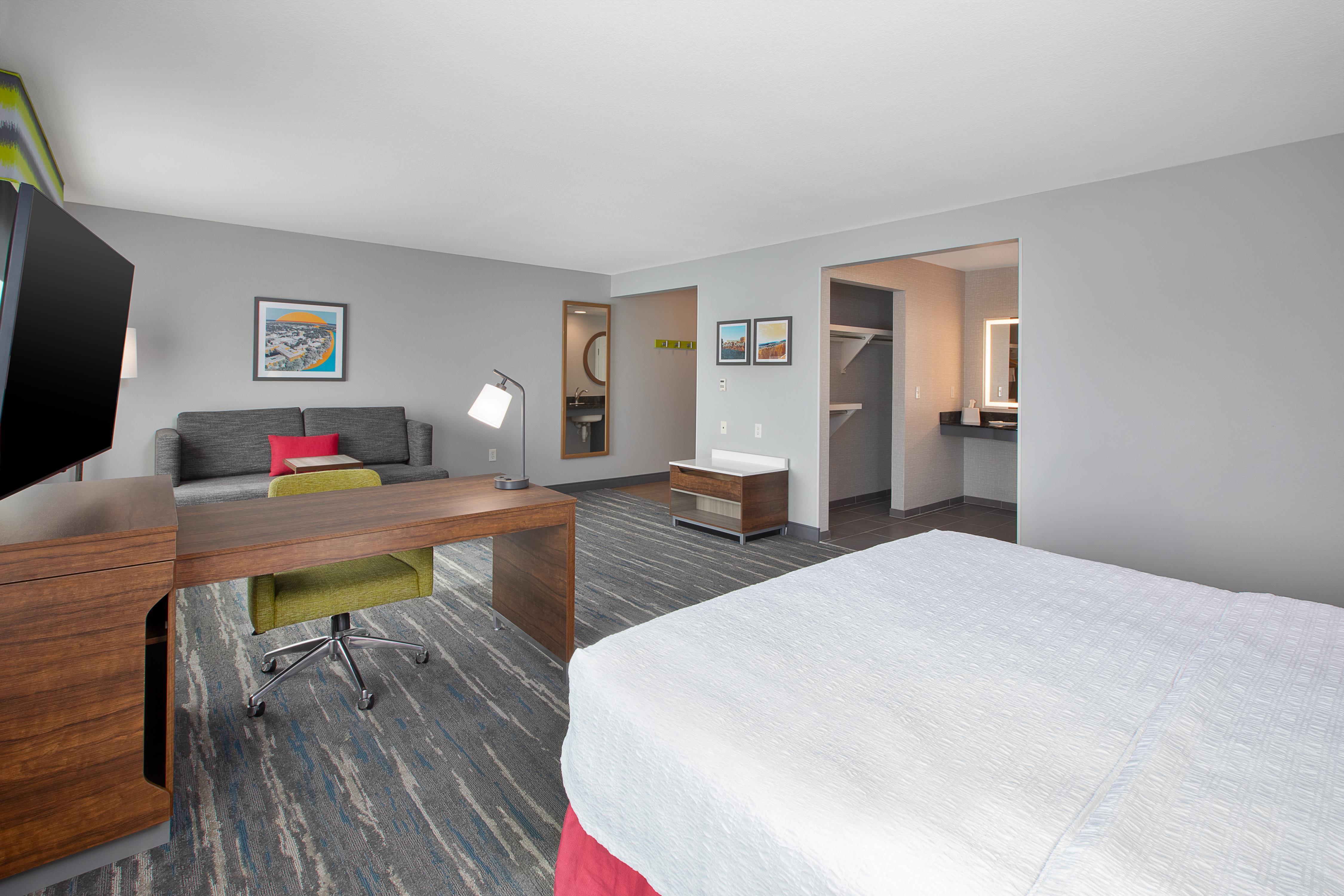Hampton Inn and Suites St. Cloud - Tap to explore photos