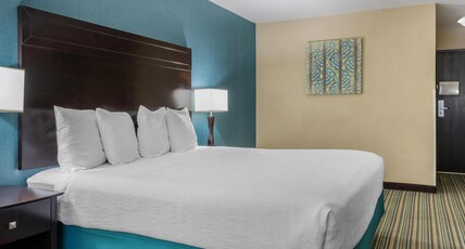 Best Western Long Beach Inn Room Type - 1 King Bed, Non-Smoking, Microwave And Refrigerator, Wi-Fi, Full Breakfast Best Western Long Beach Inn Room Type - 1 King Bed, Non-Smoking, Microwave And Refrigerator, Wi-Fi, Full Breakfast