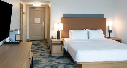 Hampton Inn Presque Isle Maine Room Type - 1K W DRINKS-SNACKS-SFBD NS