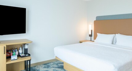 Hampton Inn Presque Isle Maine Room Type - 1 KING W DRINKS-SNACKS NS
