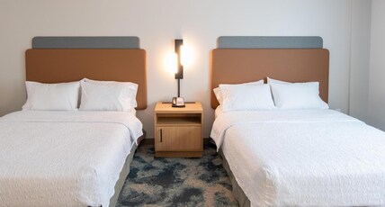 Hampton Inn Presque Isle Maine Room Type - 2 QNS ACCESSIBLE W TUB NS