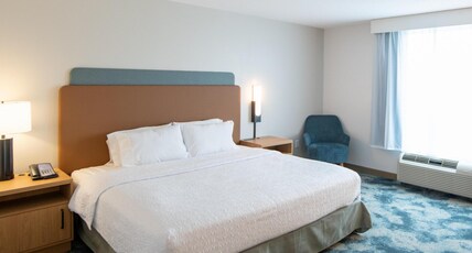 Hampton Inn Presque Isle Maine Room Type - 1 KNG ACC ROLLIN SHWR NS