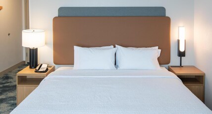 Hampton Inn Presque Isle Maine Room Type - 1 KING BED NONSMOKING