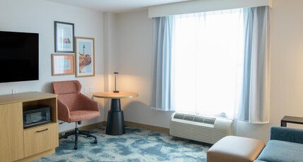 Hampton Inn Presque Isle Maine Room Type - 1K W MICRO-FRIDG-SOFABD NS