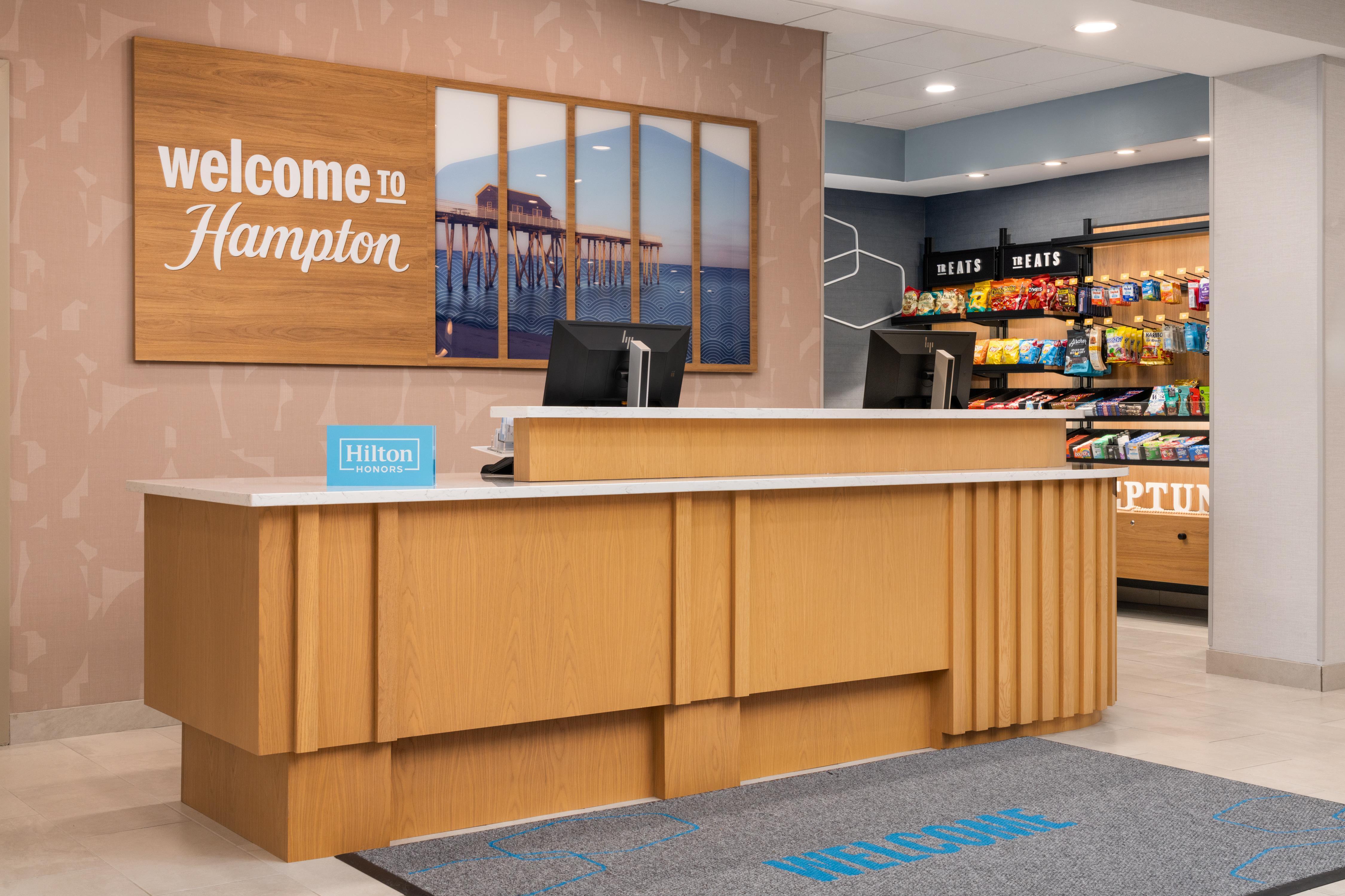 Hampton Inn Neptune Wall
