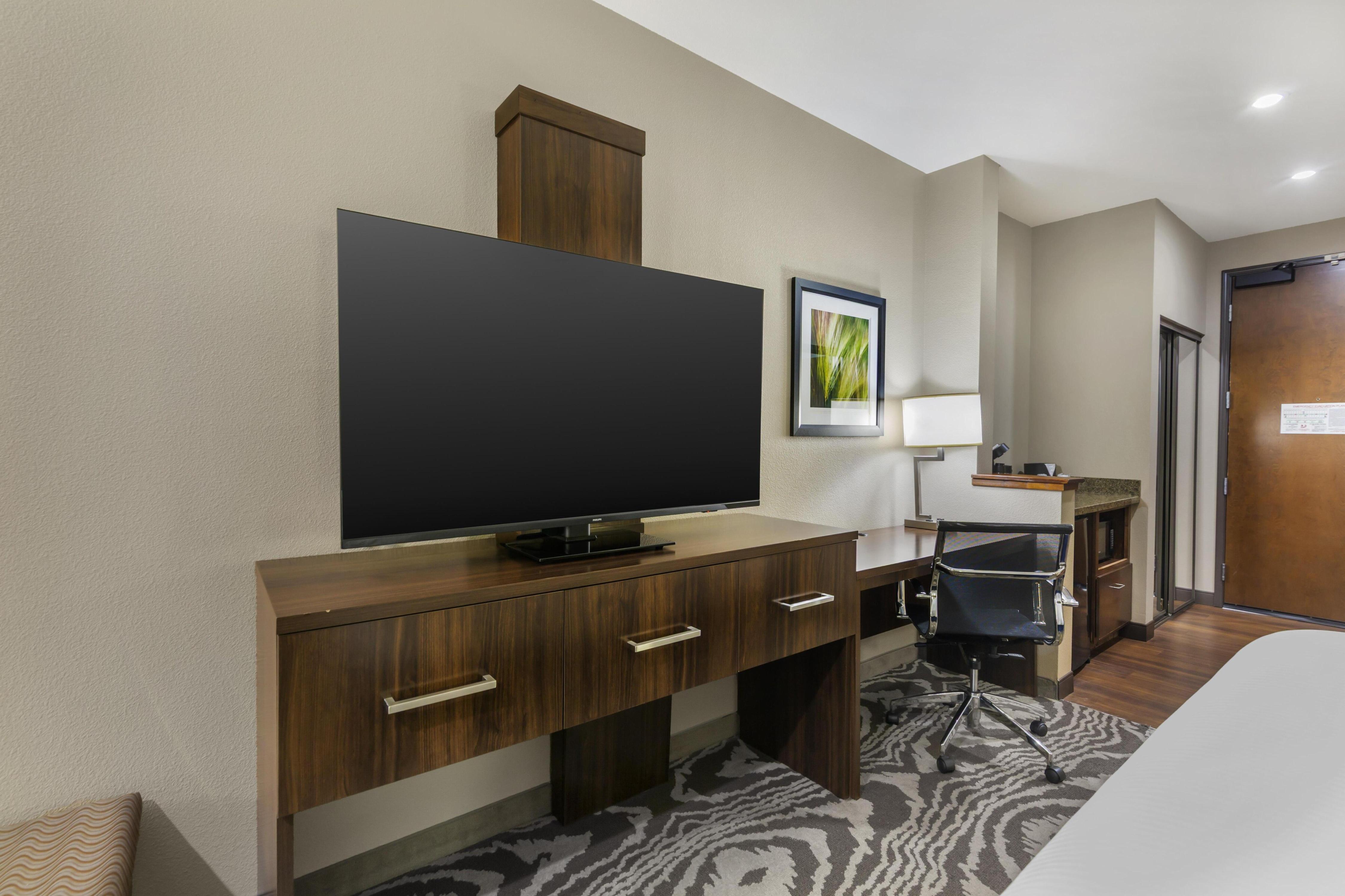Best Western Plus Williston Hotel & Suites Room Type - 1 King Bed, Non-Smoking, Sofabed For One Person, Microwave And Refrigerator, Full Breakfast