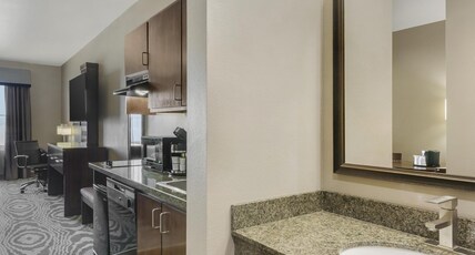 Best Western Plus Williston Hotel & Suites Room Type - Suite-2 Queen Beds, Non-Smoking, Kitchenette, Full Breakfast