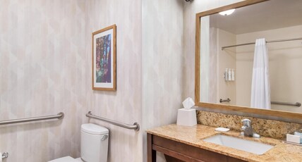 Hampton Inn by Hilton Uvalde Room Type - 2QN MOB HEARING ACC TUB NS