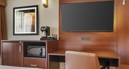 Best Western Plus Dryden Hotel & Conference Centre Room Type - 2 Queen Beds, Non-Smoking, Ground Floor, Work Desk, Microwave And Refrigerator, Wi-Fi, Full Breakfas Best Western Plus Dryden Hotel & Conference Centre Room Type - 2 Queen Beds, Non-Smoking, Ground Floor, Work Desk, Microwave And Refrigerator, Wi-Fi, Full Breakfas